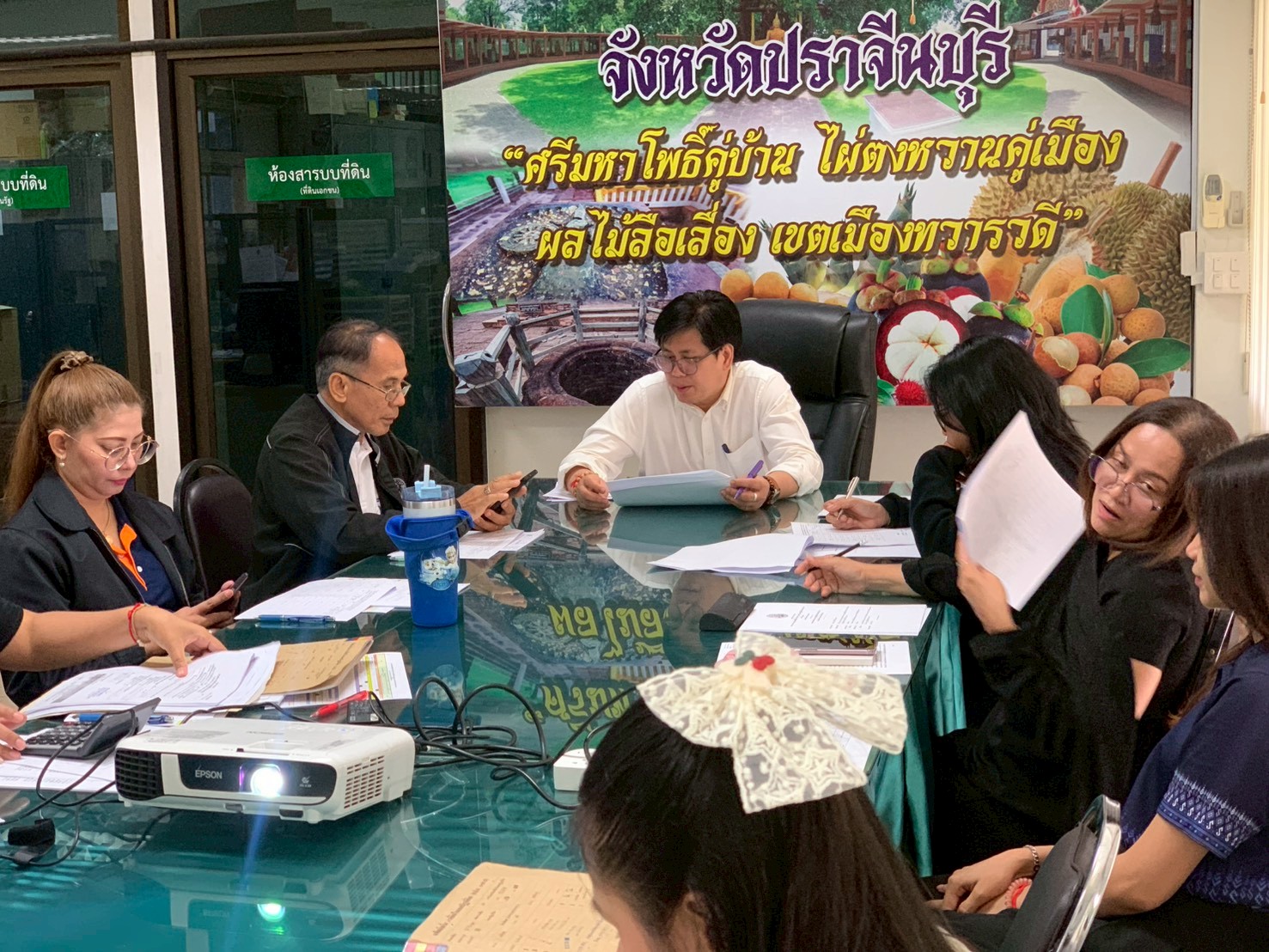 title - วันที่ 25 มีนาคม 2569 เวลา 08.30 น. นายวิทูล ประดิษฐบุญ ปฏิรูปที่ดินจังหวัดปราจีนบุรี  พร้อมด้วยผู้อำนวยการกลุ่มงานช่างและแผนที่ ผู้อำนวยการกลุ่มกฎหมาย ผู้อำนวยการกลุ่มการเงินบัญชีและจัดเก็บผลประโยชน์ ผู้อำนวยการกลุ่มยุทธศาสตร์และการปฏิรูปที่ดิน และเจ้าหน้าที่ ส.ป.ก.ปราจีนบุรี ที่เกี่ยวข้อง จัดการประชุมคณะทำงานตรวจสอบคุณสมบัติผู้ยื่นคำขอเข้าทำประโยชน์ในเขตปฏิรูปที่ดินจังหวัดปราจีนบุรี ครั้งที่ 8/2569 ณ ห้องประชุมสำนักงานการปฏิรูปที่ดินจังหวัดปราจีนบุรี